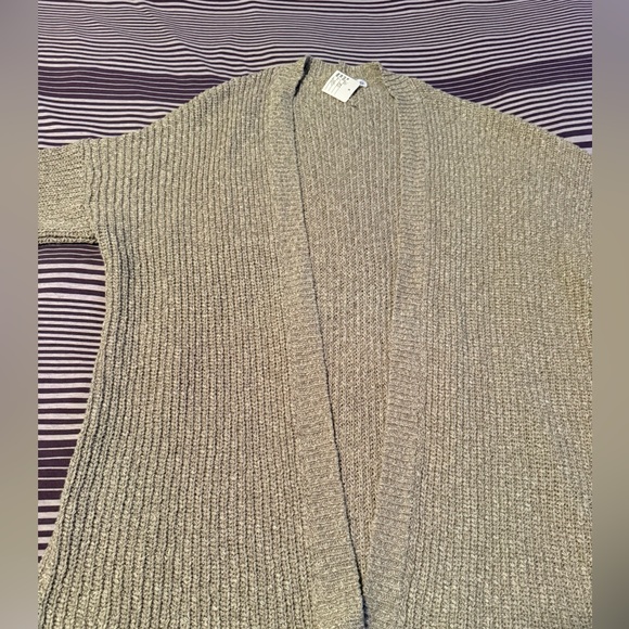 Gorgeous Italian-made Humility Cardigan - Picture 4 of 8
